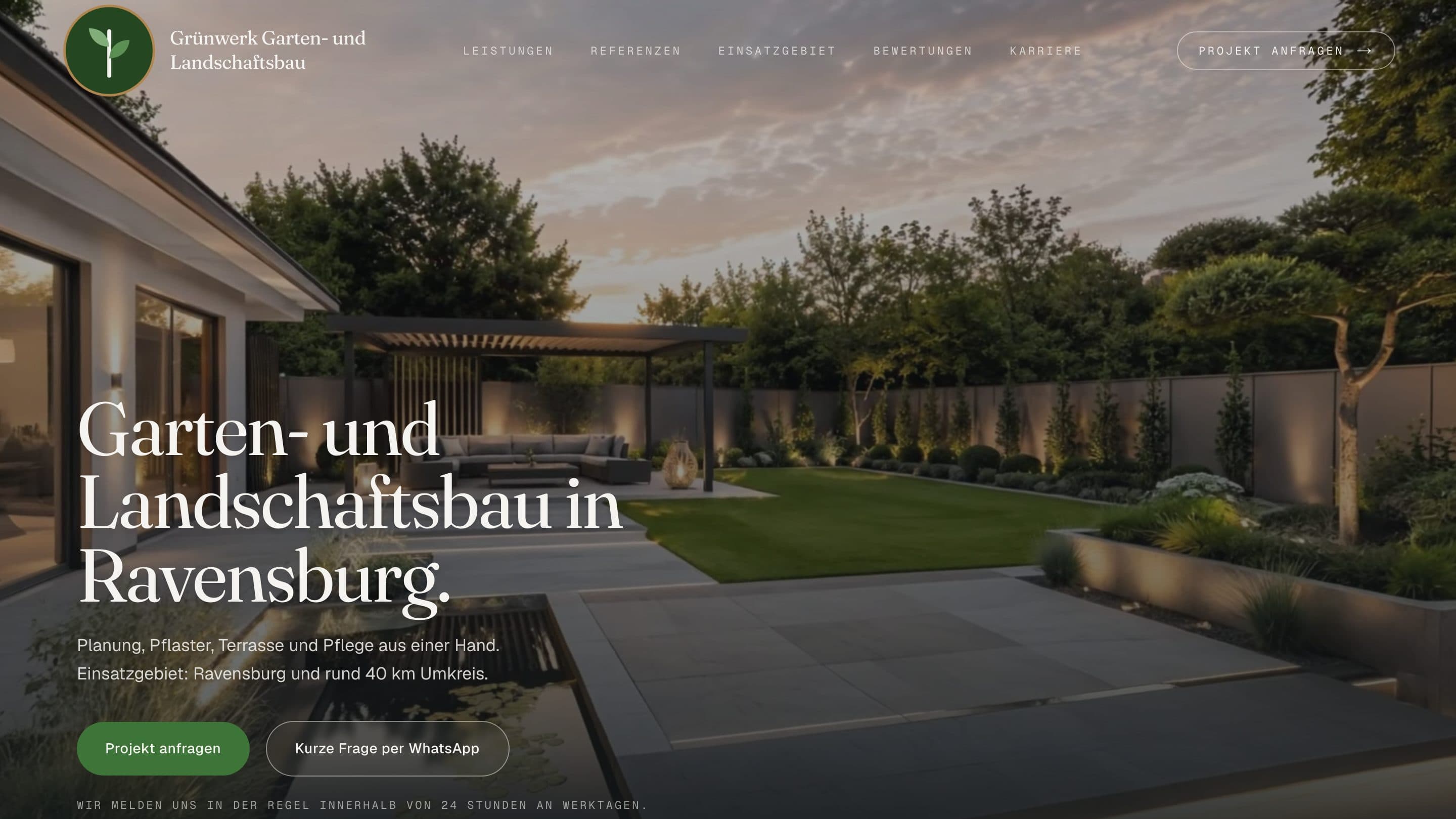 Demo-Webseite eines Garten- und Landschaftsbaubetriebs am Desktop: großes Foto, Leistungen in einer Zeile, Knopf „Projekt anfragen“.
