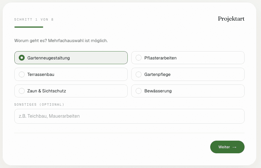 Anfrageformular auf einer Kundenseite, Schritt 1 von 8: Projektart zum Ankreuzen, darunter Weiter.